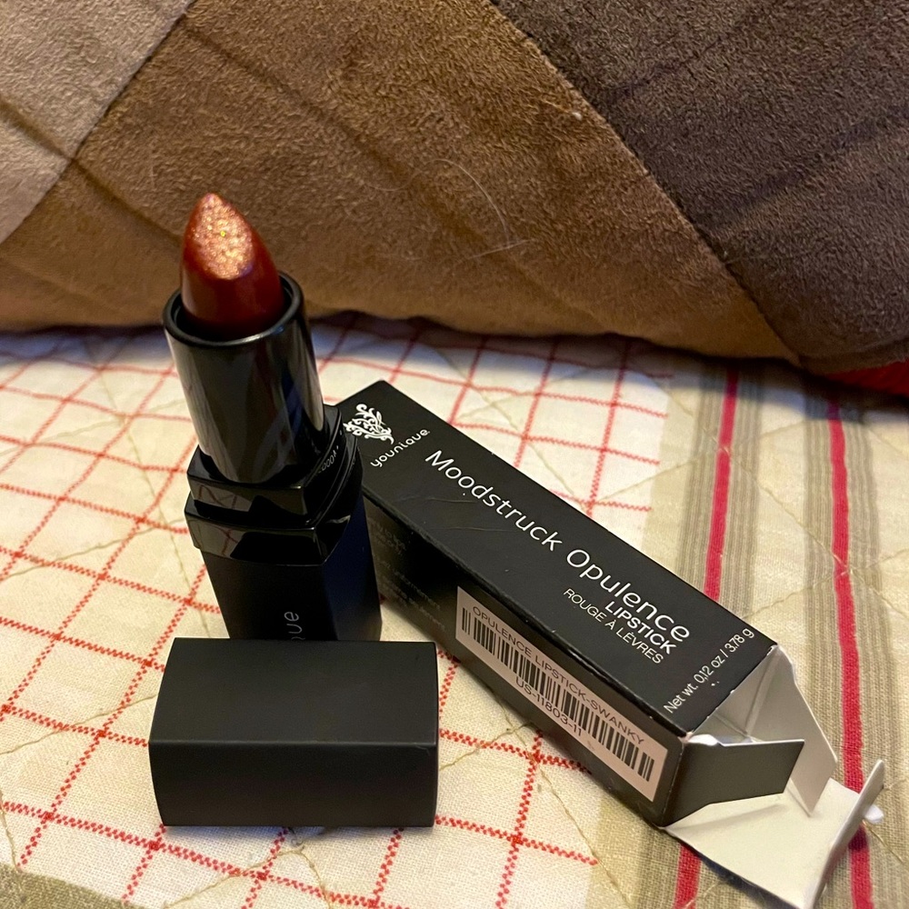 Younique Moonstruck Creamy Opulence lipstick